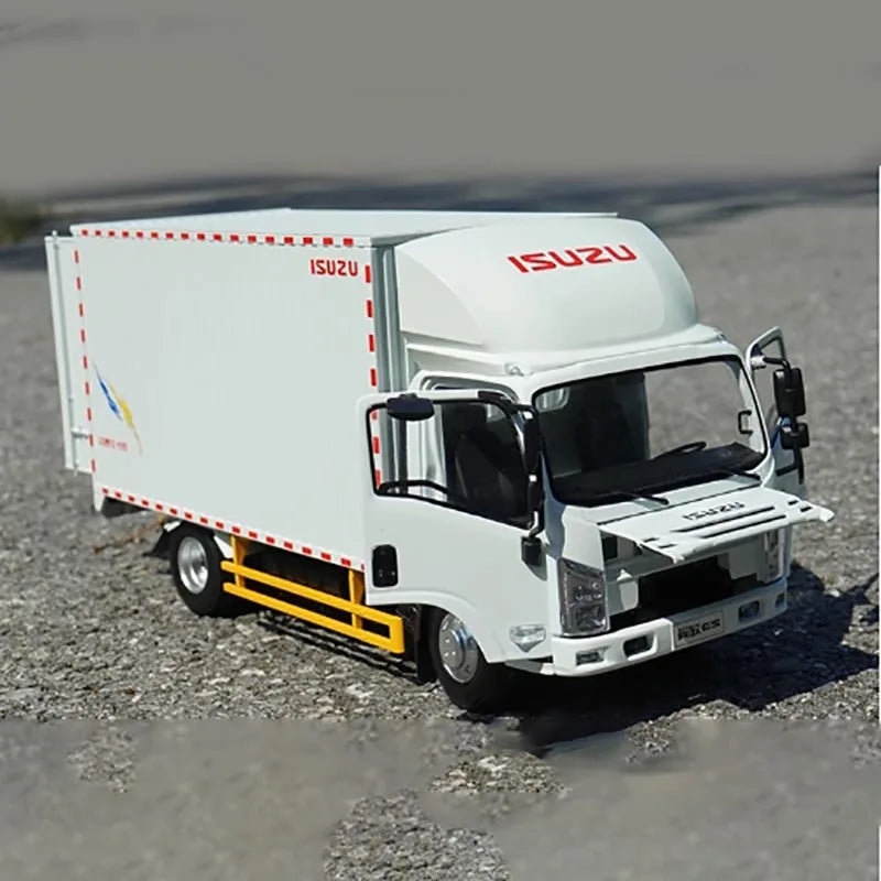Diecast 1/18 scale Isuzu Light truck with wings van truck alloy model finished ornaments Adult Gift Hobby & Toys